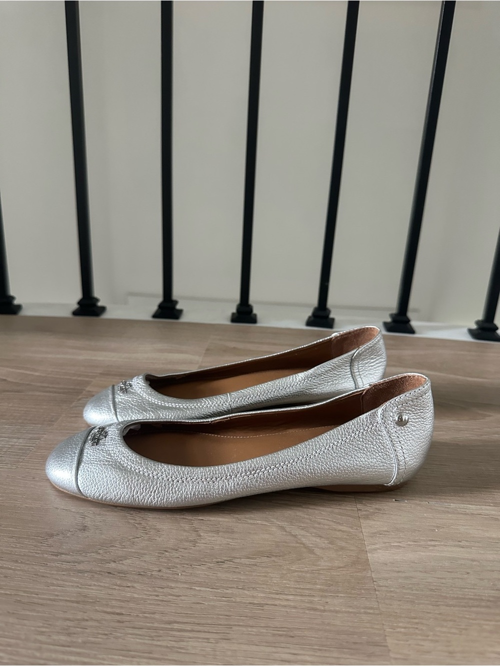 COACH Metallic Silver Leather Ballet Flats 9.5 inches in length (7.5W-8W) - Picture 3 of 4